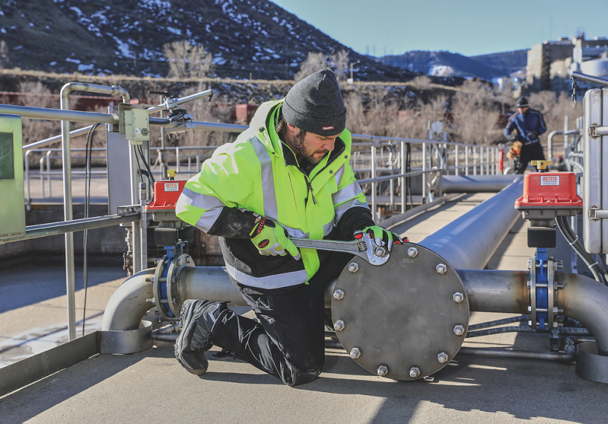 RefrigiWear® Helps Workers Gear Up for Unpredictable Spring Weather